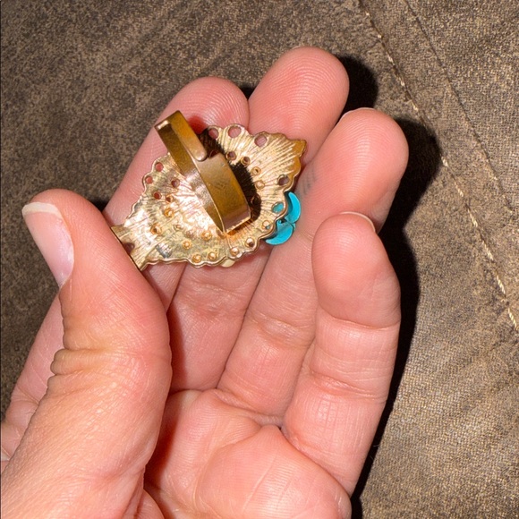 Vintage Gold Cameo Ring with Turquoise and Cream Flower Accents - Picture 4 of 5